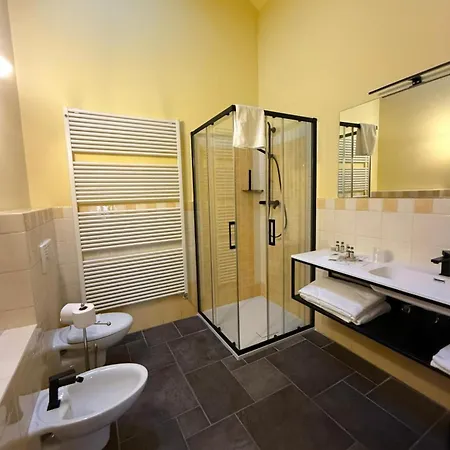 All'imperatore Pensión